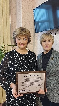 Директор Ульяновского филиала Елена Бараненкова поздравила коллектив поликлиники с вековым юбилеем, новости, пресс-релизы, статьи, «СОГАЗ-Мед», омс